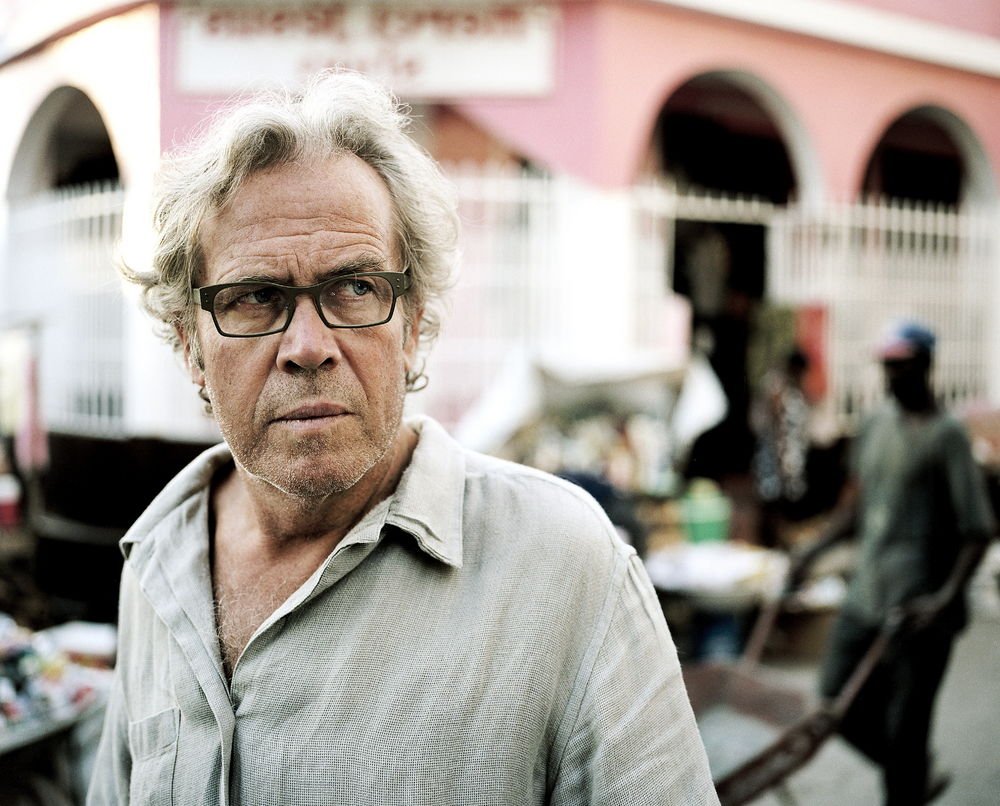 Den nu afdøde forfatter, tv- og filmmand Jørgen Leth lavede i 2002 dokumentarfilmen "Drømmere - en film om haitianske malere". Nu vises filmen på biblioteket i Smørum.