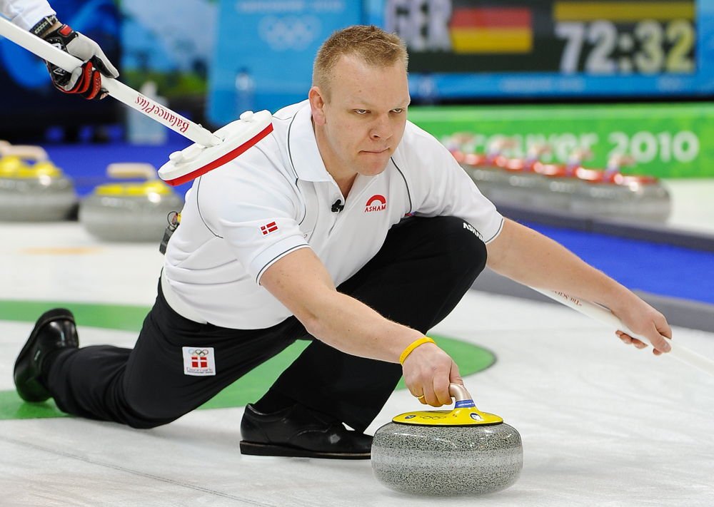 Trods en god slutspurt lykkedes det ikke for det danske herrelandshold i curling at åbne vinter-OL i Vancouver med en sejr over Schweiz. Schweizerne vandt 6-5.
