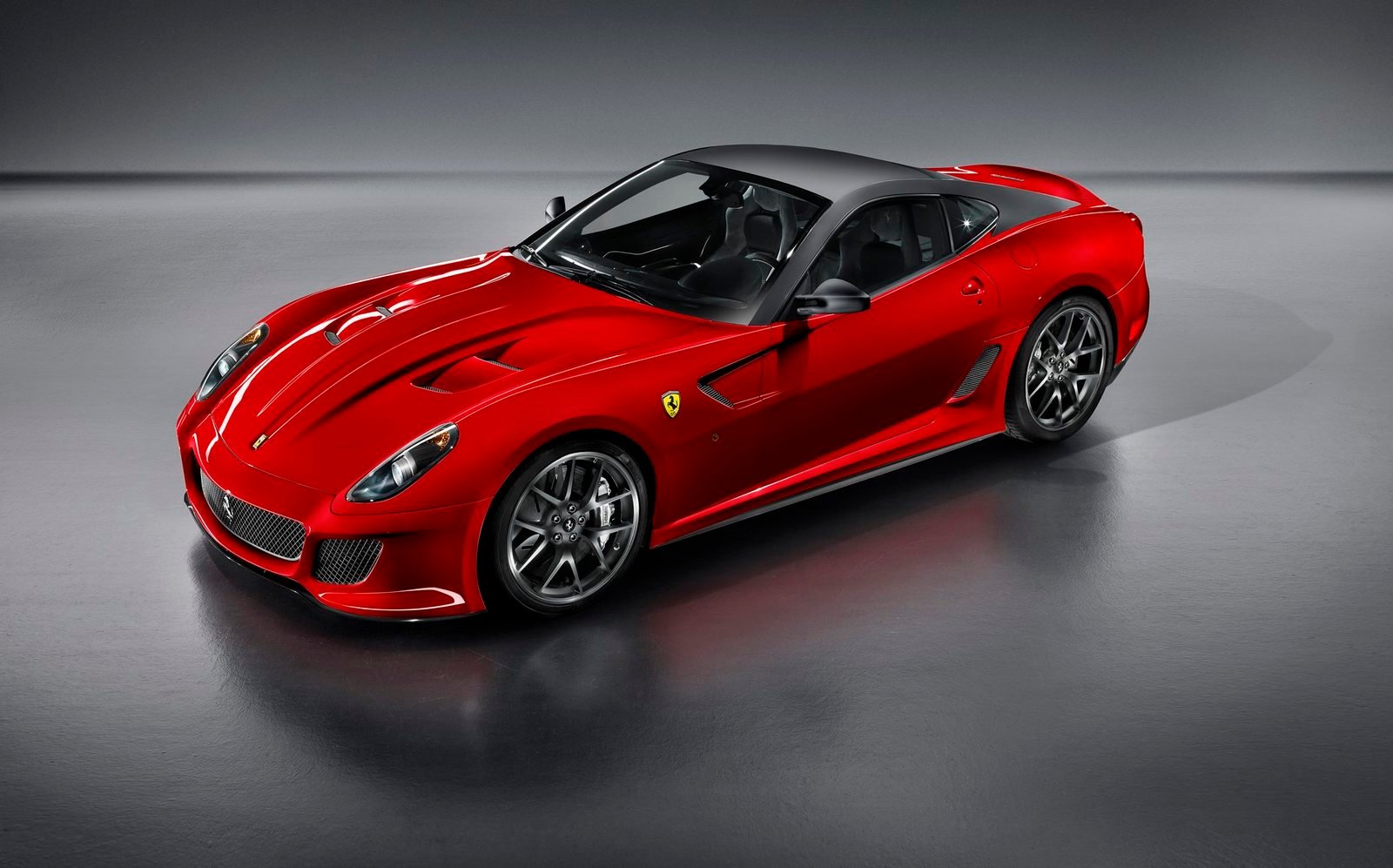 Ferrari har præsenteret den hurtigste model til dato. Navnet er 599 GTO, og den er baseret på en racerbil, 599FXX.