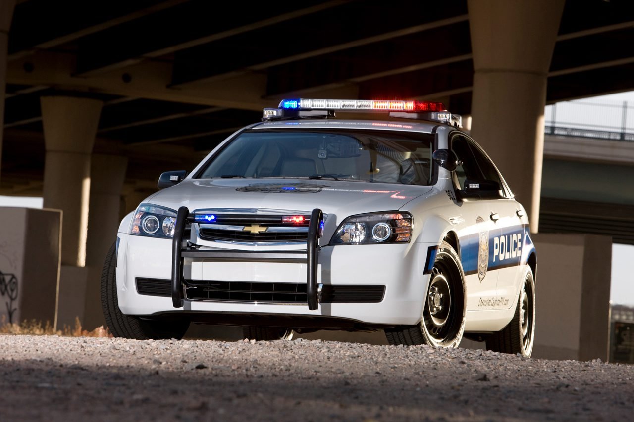 Det amerikanske politi får helt nye biler fremover. Og de er både stærkere og mere økonomiske. Blandt andet takket være mindre V6-maskiner med turbo og sågar diesel.