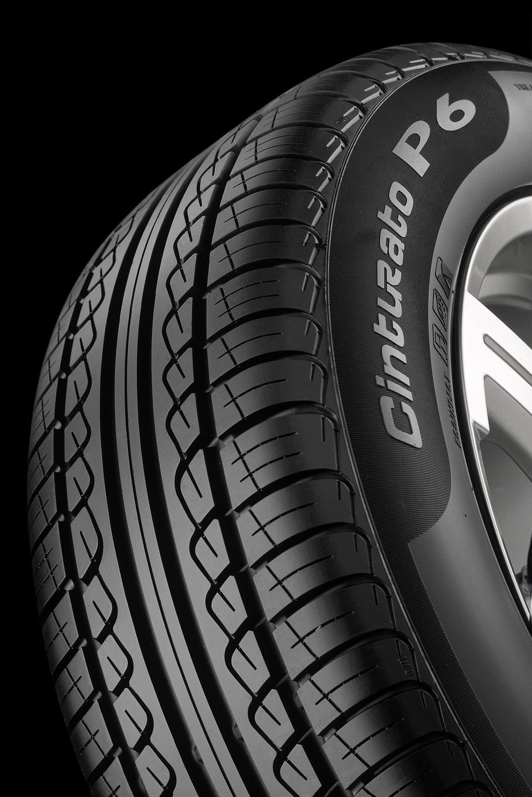 En stor test viser vej til de bedste sommerdæk. Pirelli er generel vinder, mens de kendte mærker helt overordnet klarer sig bedst.