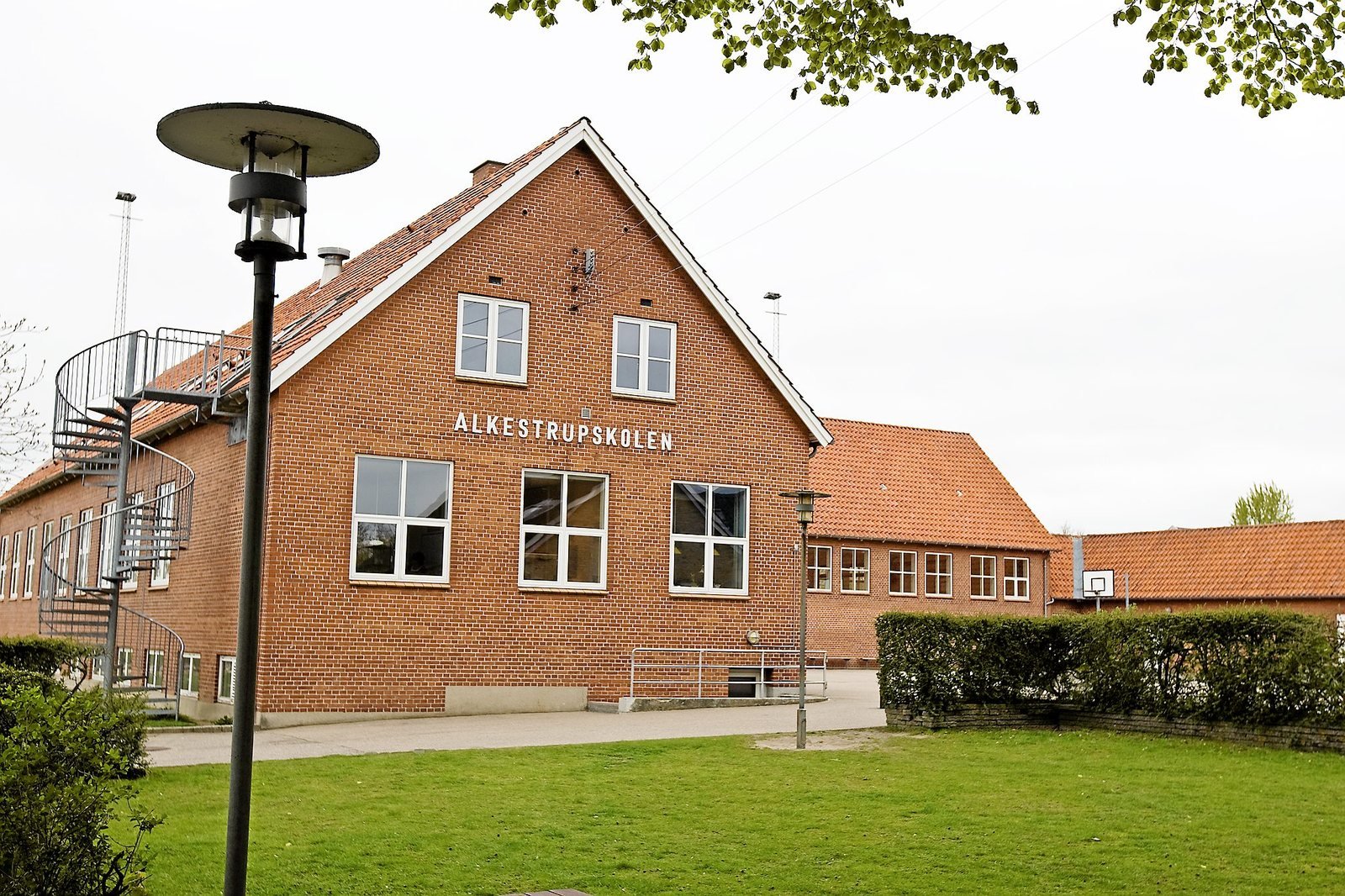 En mulig lukning af Køge Kommunes mindste skole, Alkestrupskolen, har tidligere været bragt i spil, og nu optræder det igen i et af spareforslagene.