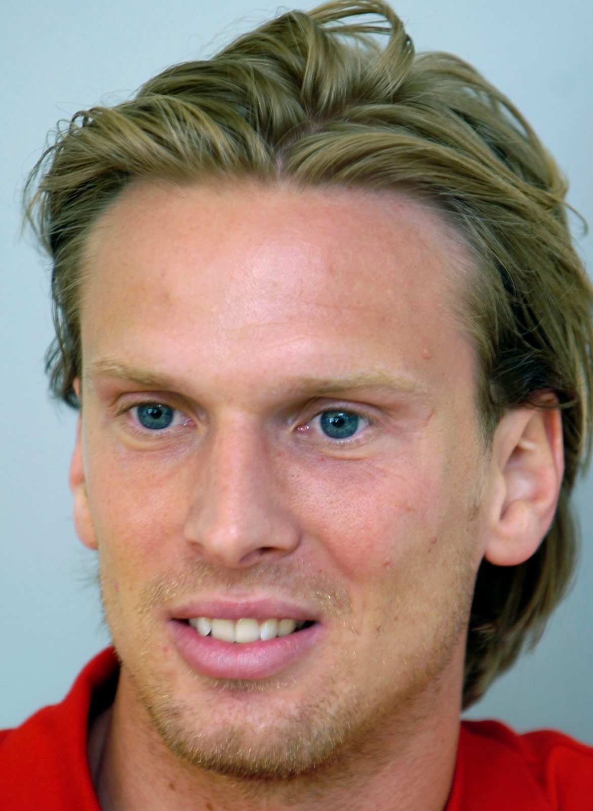 Landsholdsspiller Christian Poulsen kom forbi Bobjergskolen i Asnæs. Her ventede der den tidligere elev en samtale på rektors kontor og 400 autograf-hungrende elever.