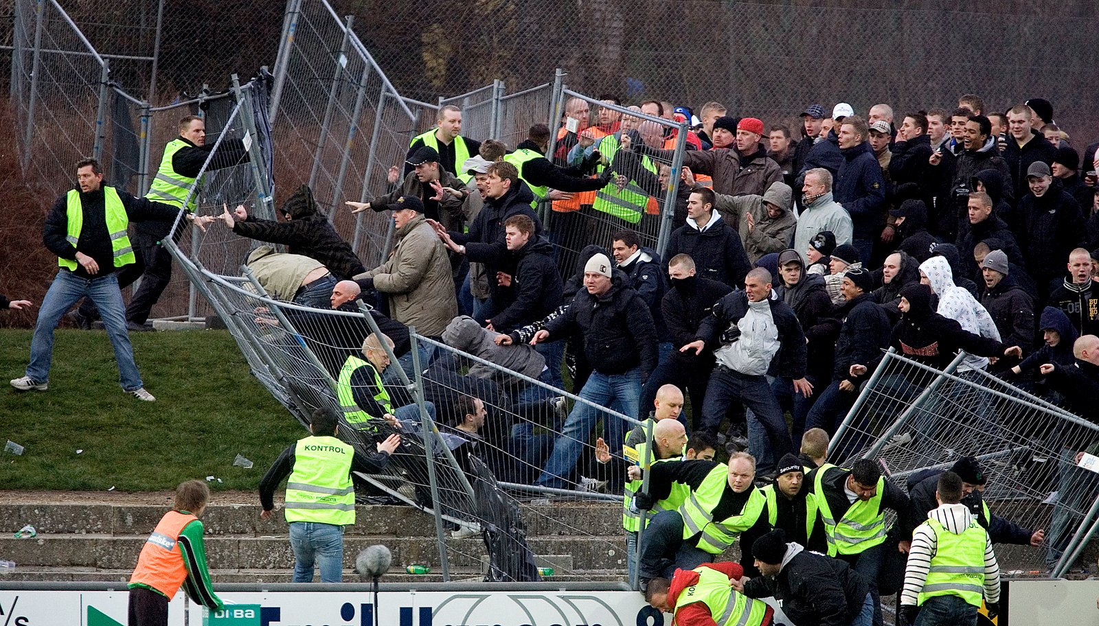 Enkelte blev dømt, men de fleste blev frifundet for at have deltaget i optøjer på Næstved Stadion under en kamp mod FC København.
