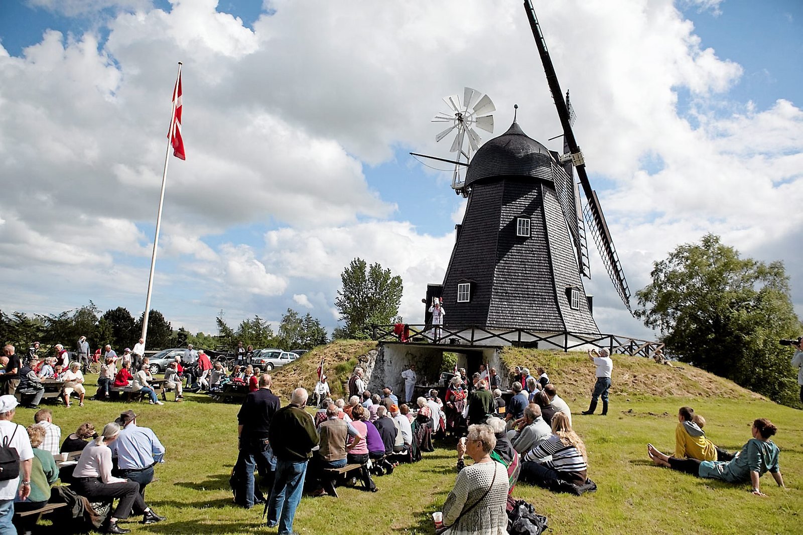 Der opføres i løbet af foråret en træpavillon ved Højsager Mølle, der blandt andet skal bruges til formidling og undervisning - og der er lidt af en drøm, der nu går i opfyldelse for møllelauget.