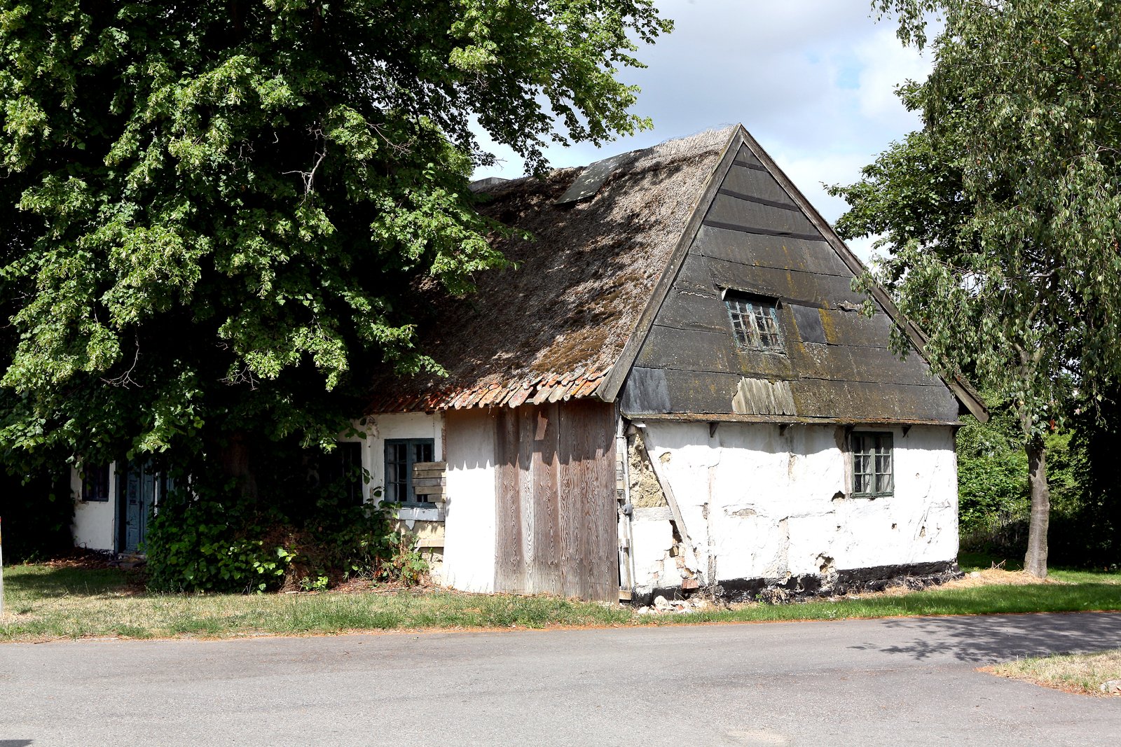 Ejeren af den gamle kro i Tuse håber stadig at få lov at fjerne den fredede bygning.