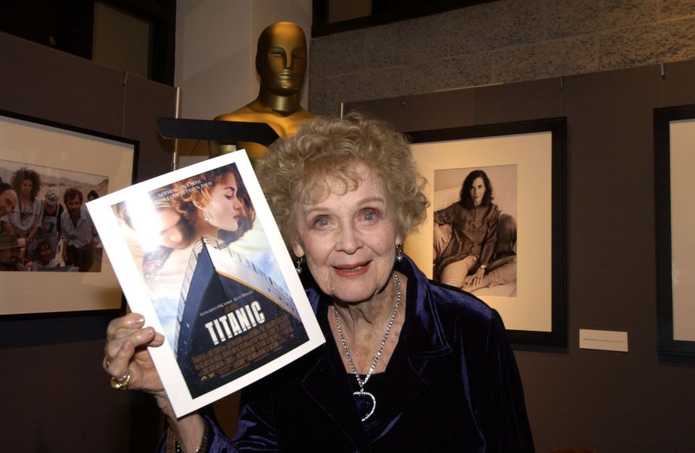 Den amerikanske skuespillerinde Gloria Stuart, der portrætterede den 101-årige Rose i filmen "Titanic" er død.