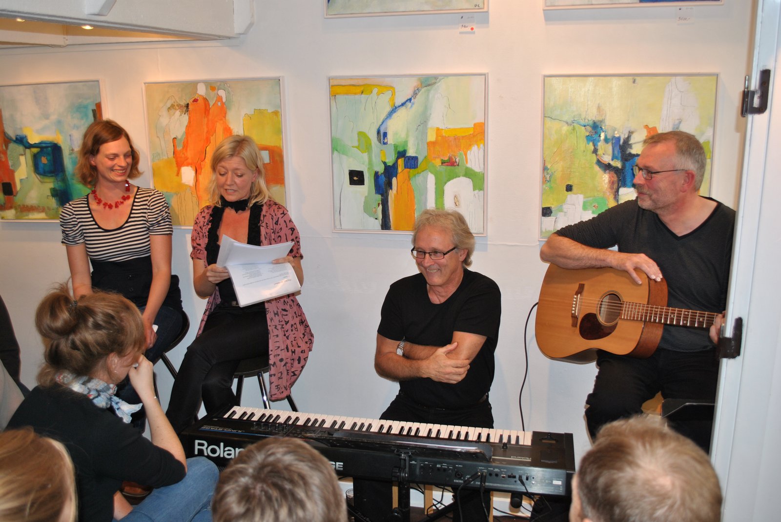 Musikforestillingen om gammeljomfruen Gerda Lyhn, der møder sin store kærlighed samtidig med, at hovsa-missilet slår ned i Lumsås, havde premiere i Odsherred torsdag aften.