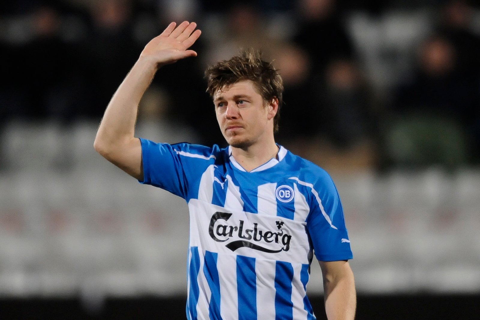 Thomas Helveg var rørt over sin afsked med OB's hjemmepublikum, da han spillede sin sidste Superliga-kamp.