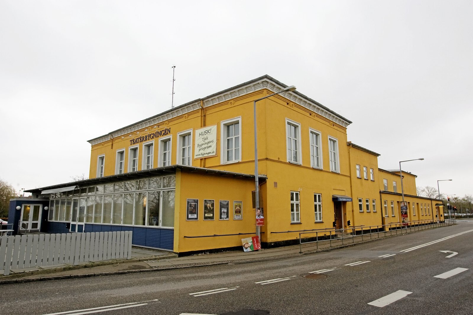 Sådan tog teaterbygningen sig ud gennem rigtig mange år. Nu fylder huset 140 år.