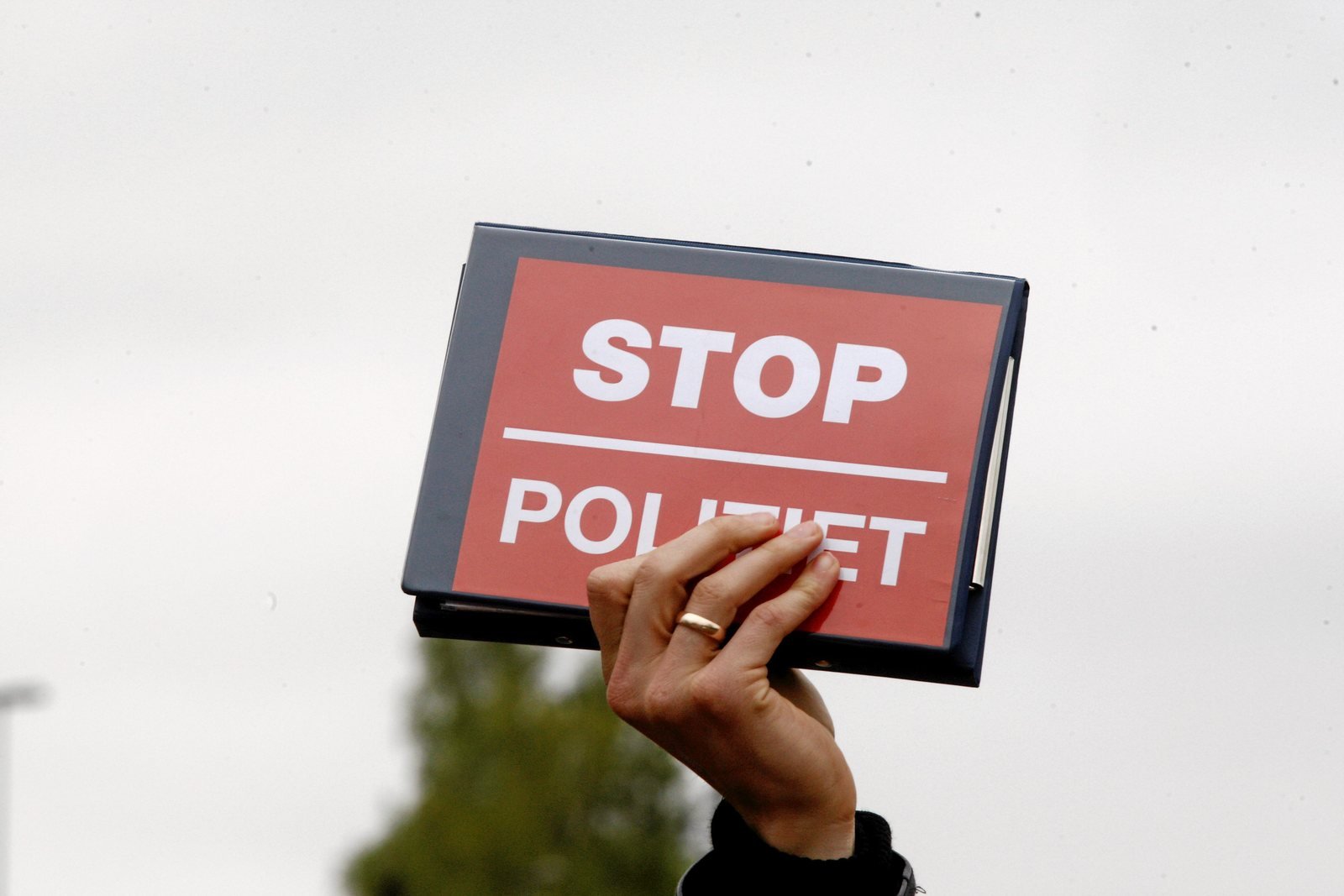 En gruppe politielever fik set en lang række paragraffer blive taget i anvendelse, da de var med til en færdselskontrol.