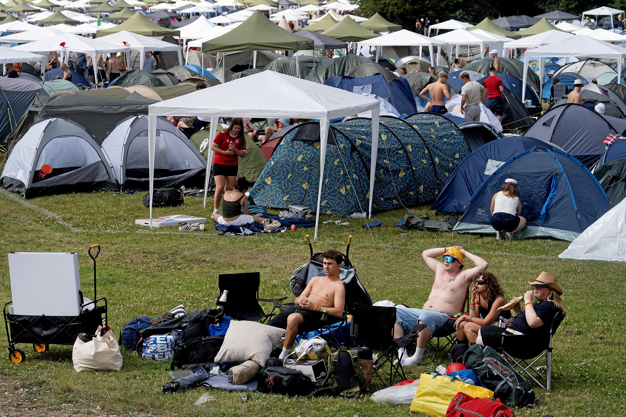 Roskilde Festival vil ikke længere se de billige, hvide engangspavilloner på campingområdet.