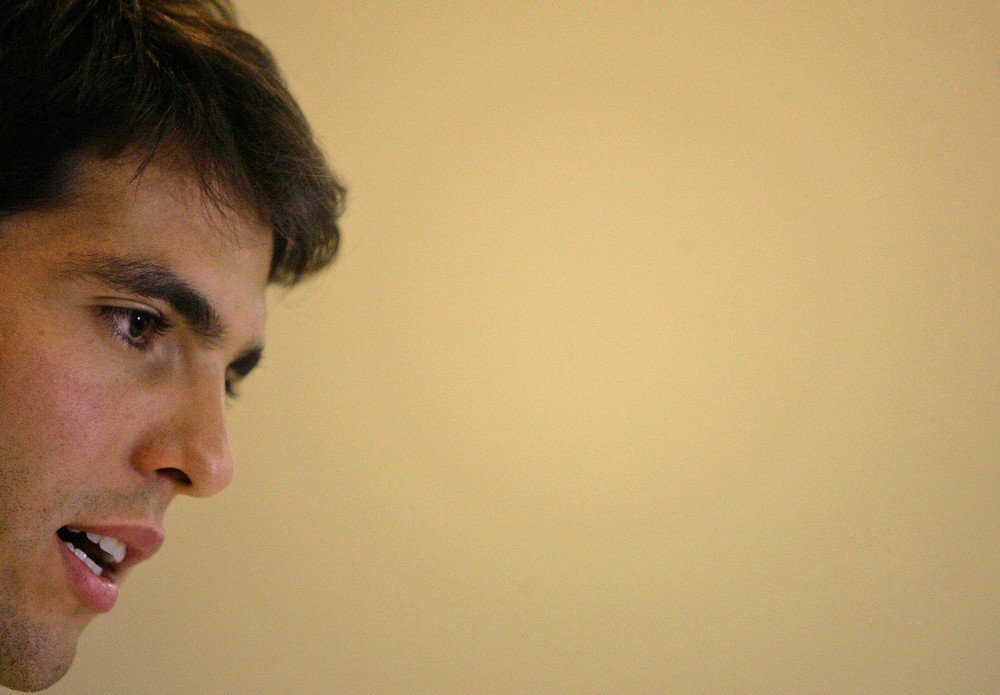 Real Madrid lægger over en halv milliard kroner på bordet for at få den brasilianske stjernespiller Kaka.