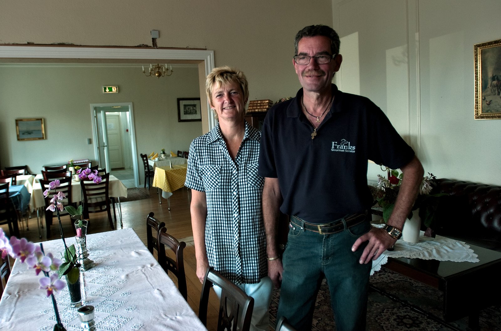 Lokale og turister i Kalundborg kan nu fryde sig over udsigten over fjorden og havnen, samtidig med at de nyder et dejligt måltid mad eller kaffe og kage. Bed & Breakfast-stedet Strandlyst har fået en flot ny terrasse med plads til 40 gæster.