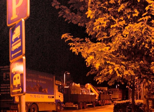 Nyt parkeringsregulativ skal skabe ordnede forhold i midtbyen. De store lastbiler skal ud af byen, og det skal være slut med at parkere på fortovet.