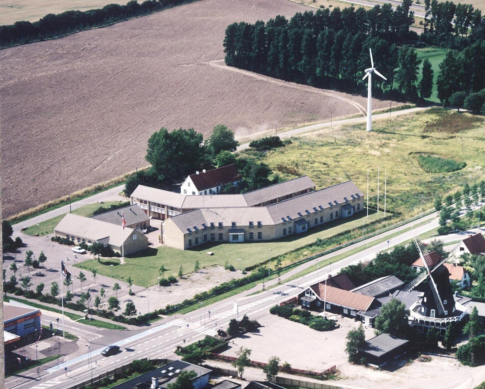 Endnu mangler de sidste formelle detaljer, men håndværkerne er i fuld gang med at indrette Kongstrup Møllekro til center for cirka 50 uledsagede børn og unge.