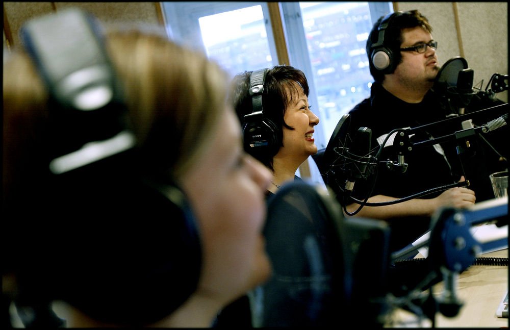 Først gik radiostationen Radio 100 FM i betalingsstandsning, men nu har en af kreditorerne indgivet en konkursbegæring. Sagen ventes for retten i næste uge.
