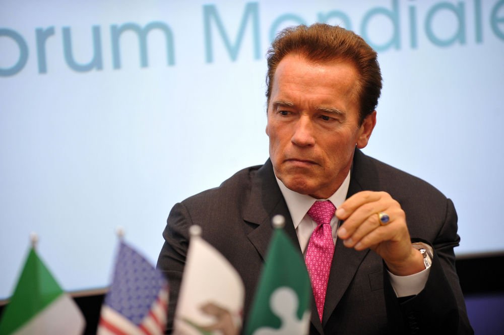 Prominente personer i filmbyen Hollywood rejser kapital for at sikre, at Californien får en demokratisk guvernør efter republikaneren Schwarzenegger.