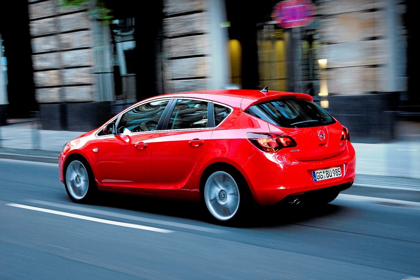 Opel forhandlerne, her i blandt Gunner Due på Tangmosevej i Køge, inviterer til Åbent Hus den 9.-10. januar, hvor der bliver mulighed for at se og prøvekøre den nye Opel Astra og vinde en HTC Hero telefon.