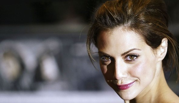 Hollywood-skuespilleren Brittany Murphy er død af hjertestop blot 32 år gammel. Politiet efterforsker dødsårsagen.
