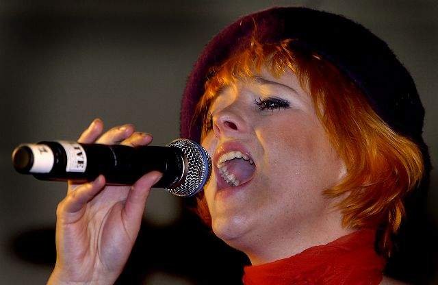 Gørlev
 Tidens stor danske popnavn, Sys Bjerre, fyrede sine finurlige tekster af fra scenen i Gørlevs Ungdomsklub Basen lørdag aften og fik 300 unge til at synge med.