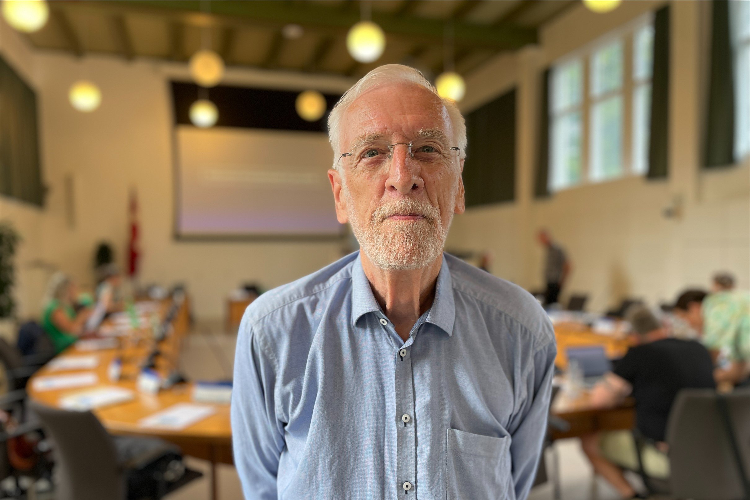 Mogens Stilhoff er her fotograferet i byrådssalen i Haslev.