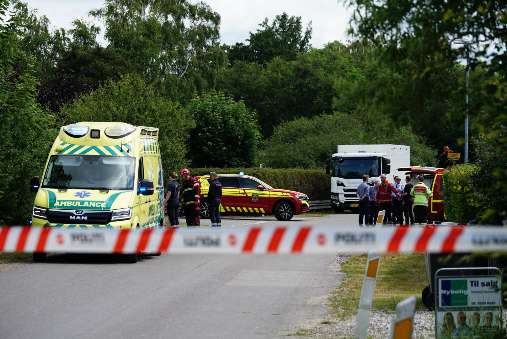 Politiet er stadig til stede i området. Foto: Presse-fotos.dk