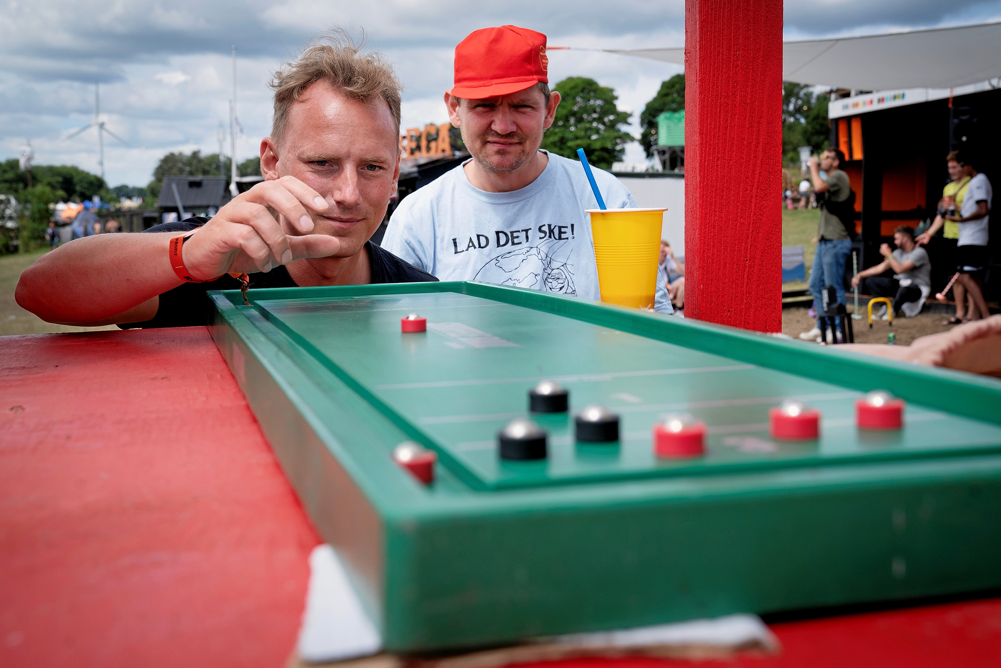 - Alle de danske - Pil, Ida Laurberg, Zar Paulo. Det er fedt at se dem, der går fra campingscenen og op på de store scener. Men det er længe siden, det sluttede for mig, så jeg kender ikke rigtig noget. Der var et punkt, hvor jeg tænkte - Alle de danske - Pil, Ida Laurberg, Zar Paulo. Det er fedt at se dem, der går fra campingscenen og op på de store scener. Men det er længe siden, det sluttede for mig, så jeg kender ikke rigtig noget. Der var et punkt, hvor jeg tænkte