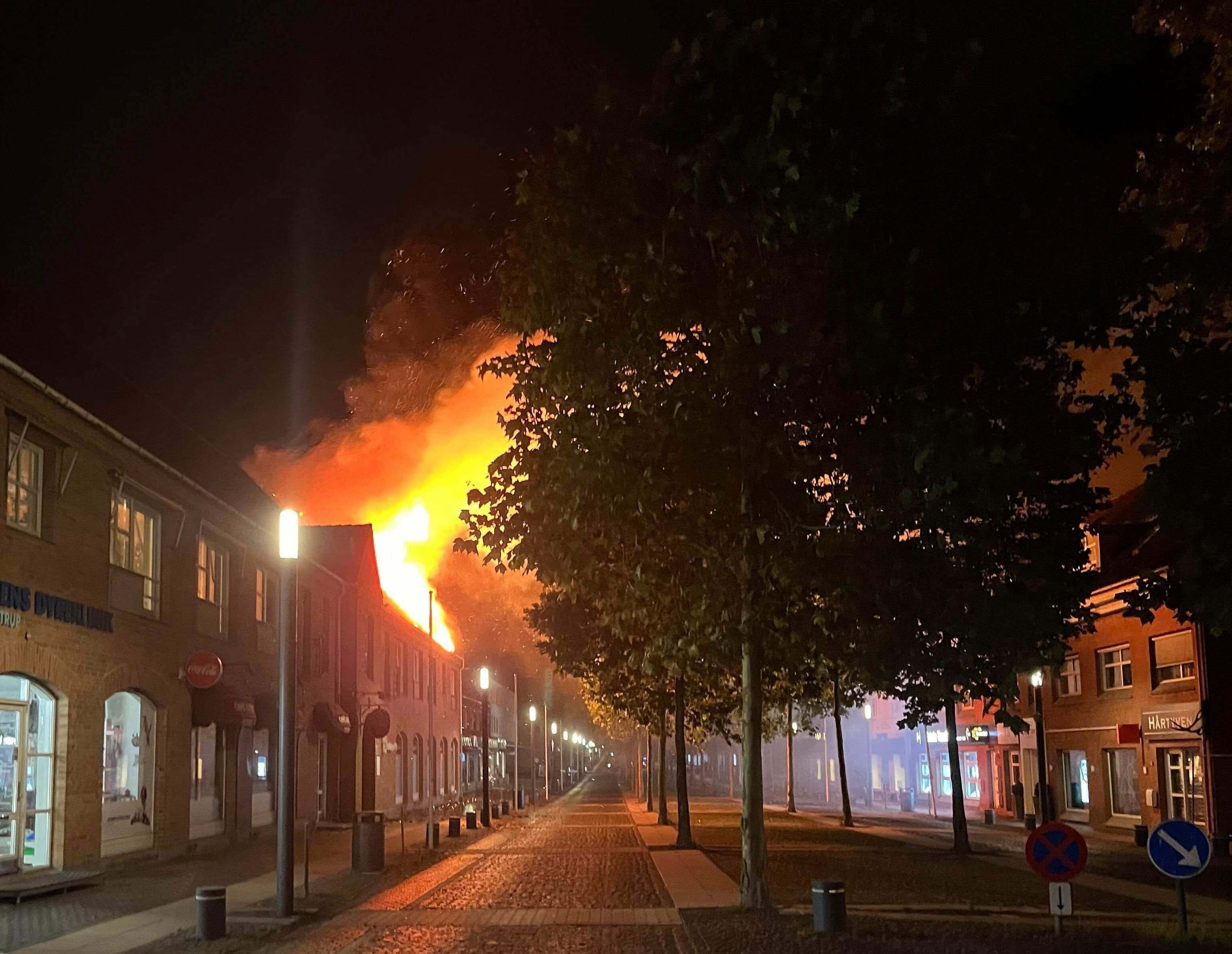 Voldsom brand på Taastrup Hovedgade.
