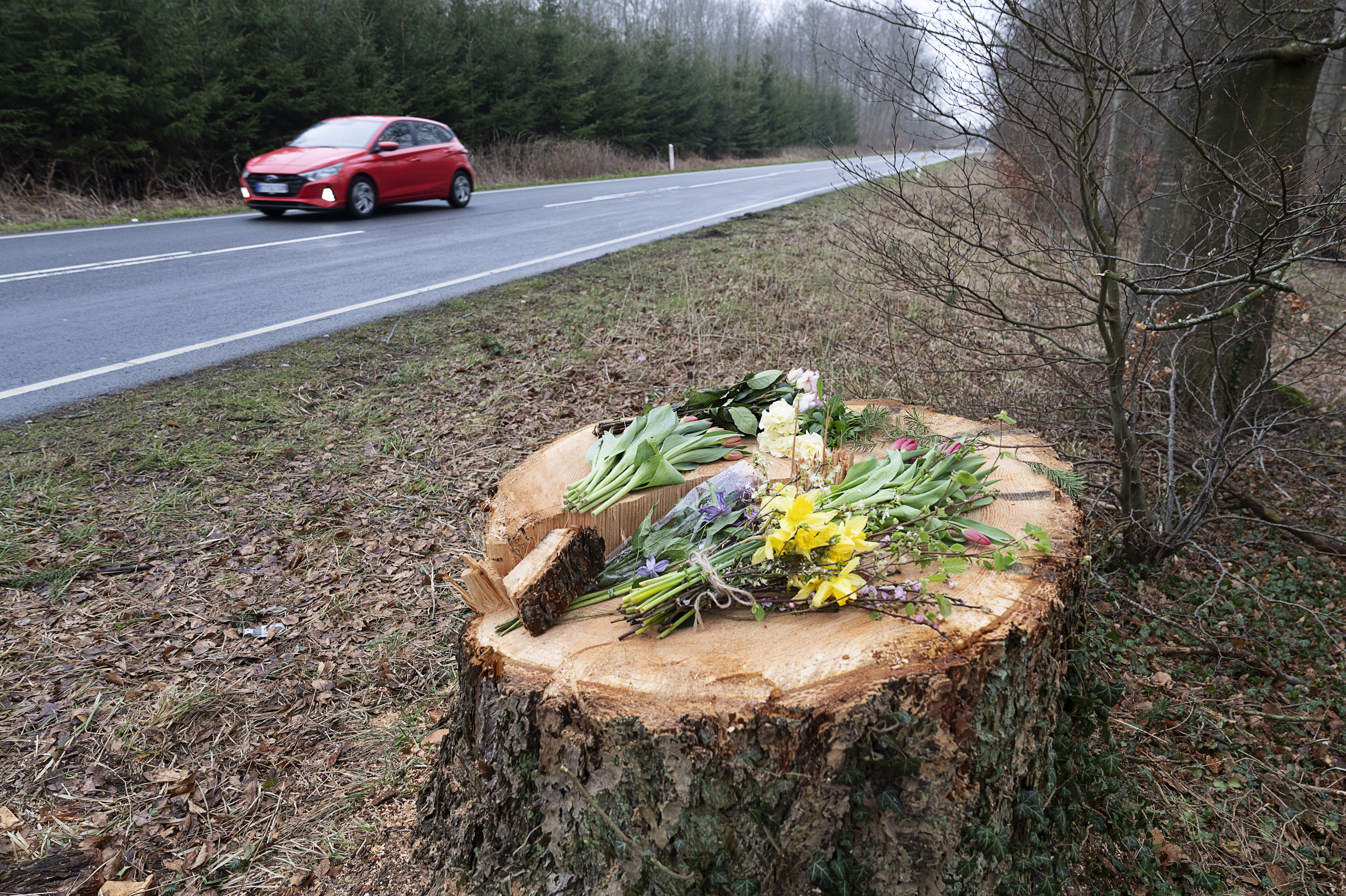 De seks unge mænd, der tiltales i sagen om den 55-åriges død, blev anholdt dagen efter ulykken. (Arkivfoto).