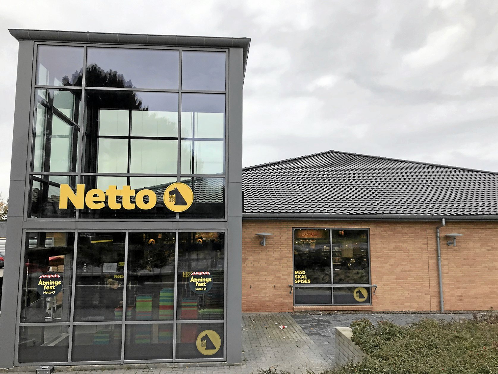 Kvinde gik ud af flere Netto-butikker uden at scanne alle sine varer ind med Scan & Go-appen.