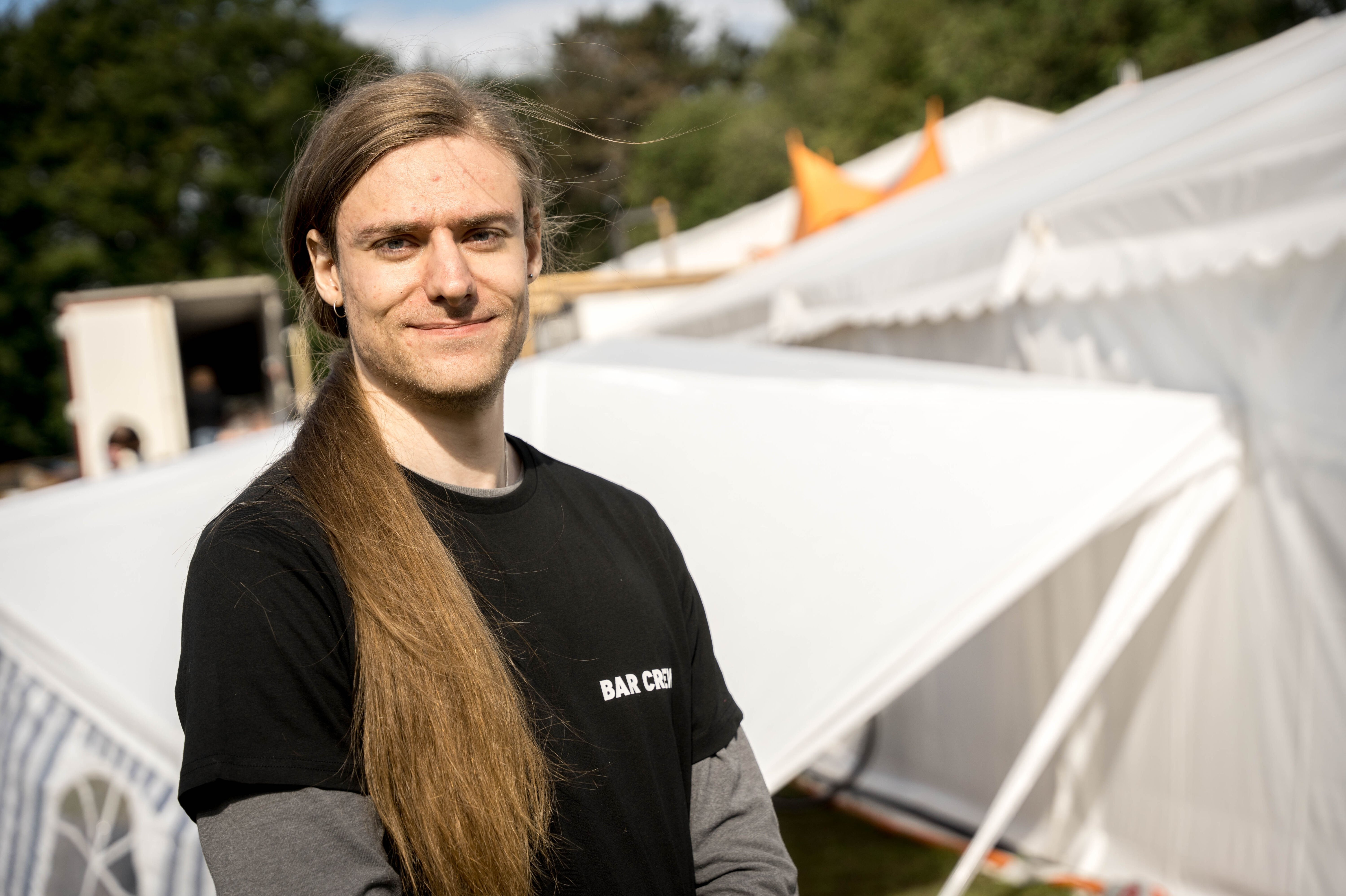 Jonas Olsson har lav energi og bliver hurtigt træt som følge af sin adhd. Han er derfor med i et pilotprojekt på Roskilde Festival.