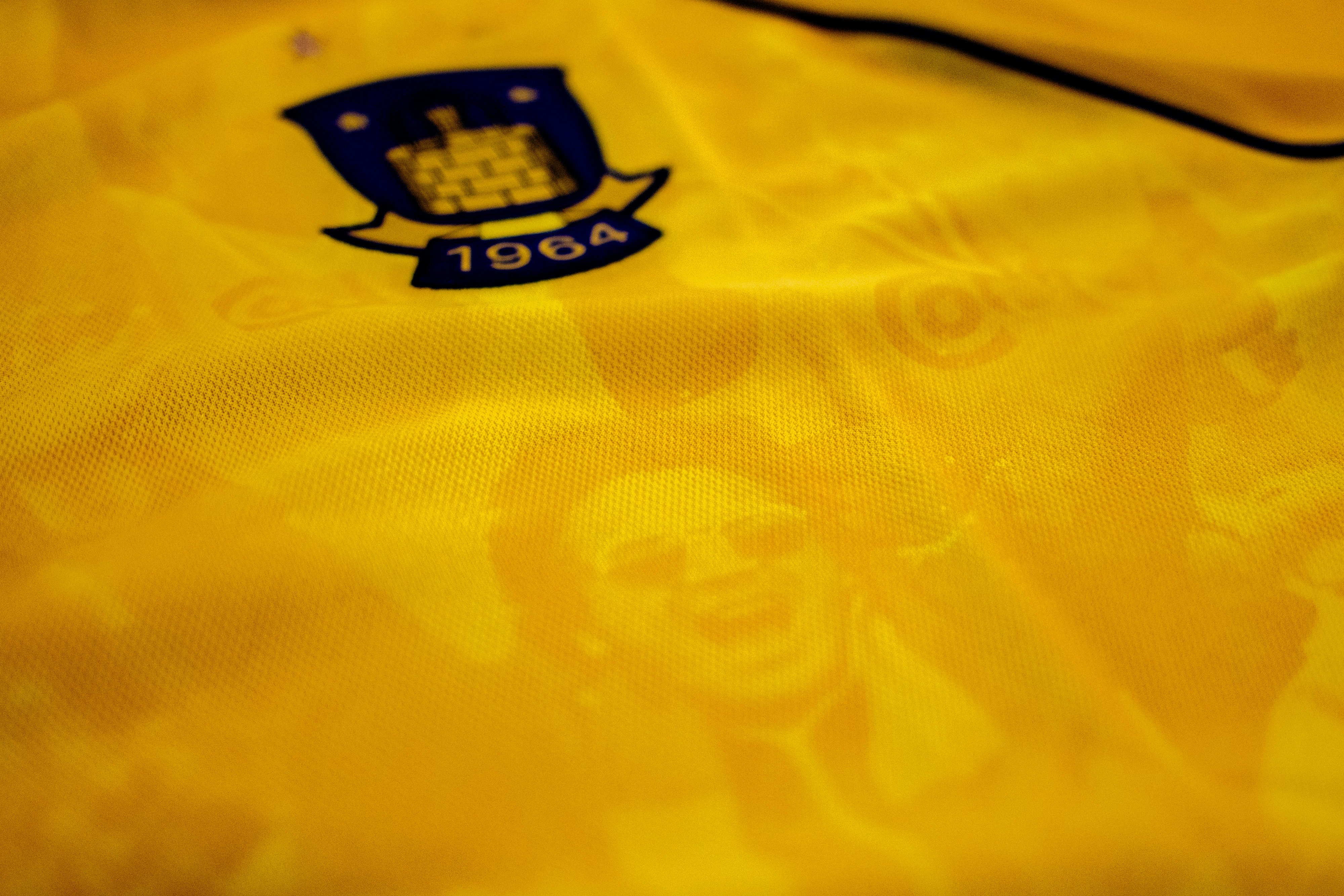 Fodboldklubben Brøndby IF har lanceret en ny trøje, der blandt andet skal markere klubbens forestående 60-års jubilæum.