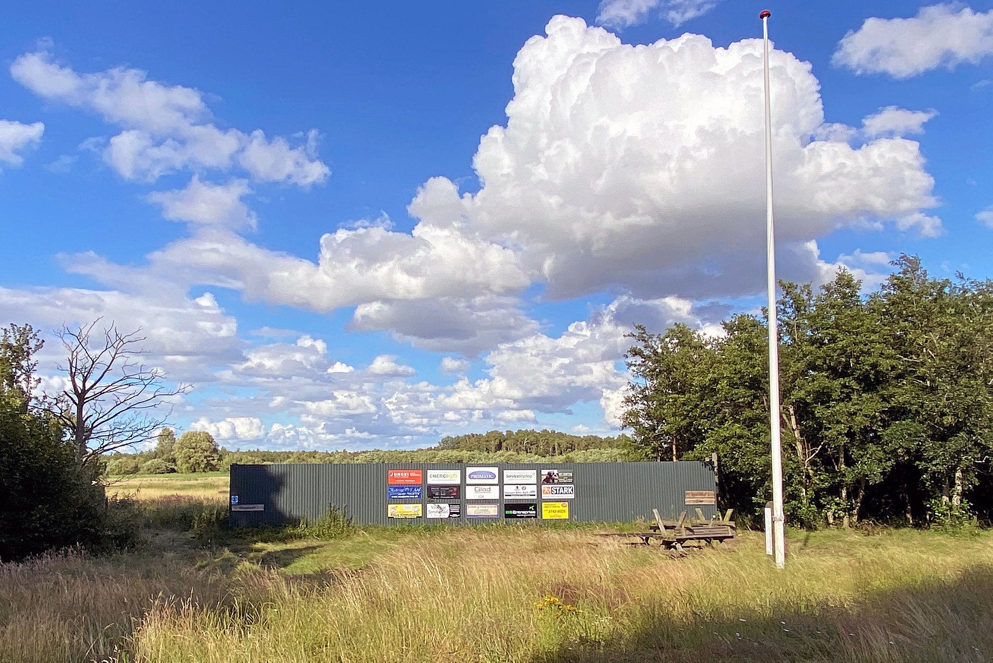 På billedet ses skydeanlægget ved Hvidebæk Jagtforening.