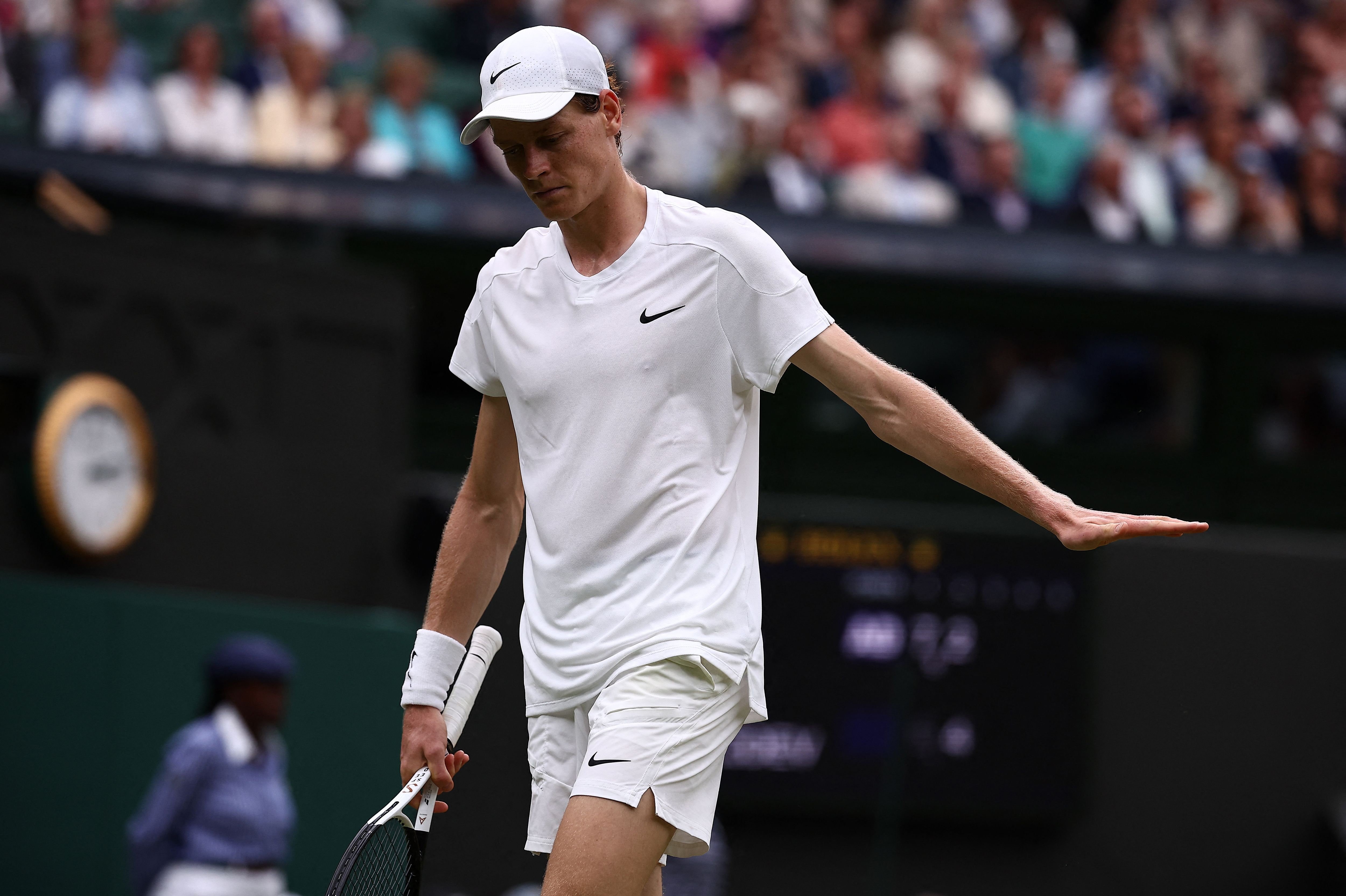 Den 28-årige russer Daniil Medvedev sendte tirsdag aften verdensetteren Jannik Sinner ud af Wimbledon.