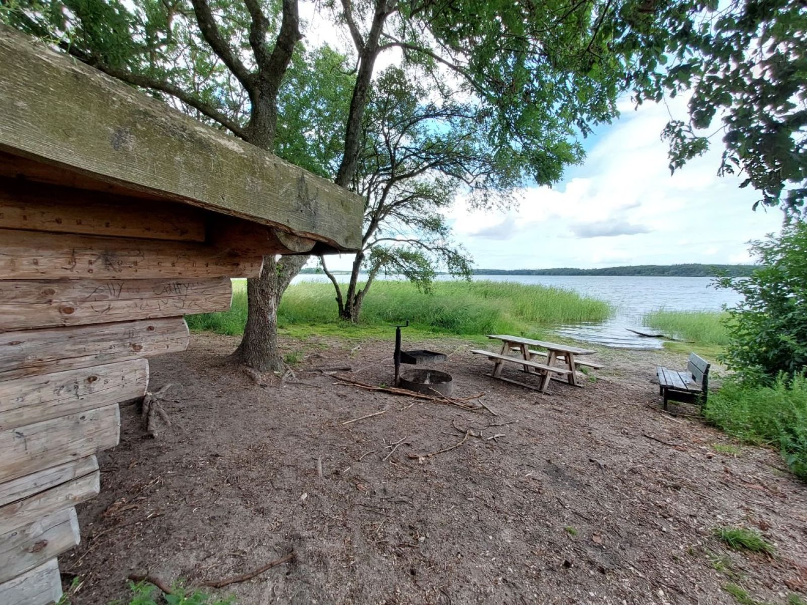 Danmarks mest populære shelter, intet mindre. Det ligger i den østlige del af Boserup Skov ved Roskilde.