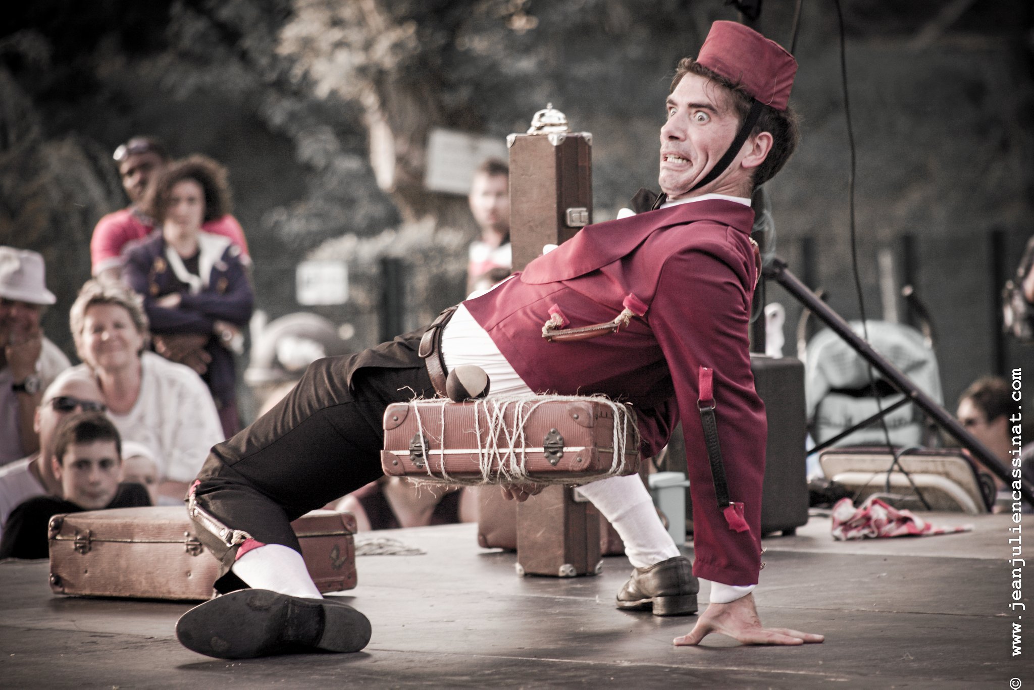 Den står blandt andet på klovneri med Luigi Ciotta i Espergærde Centret torsdag den 1. august.