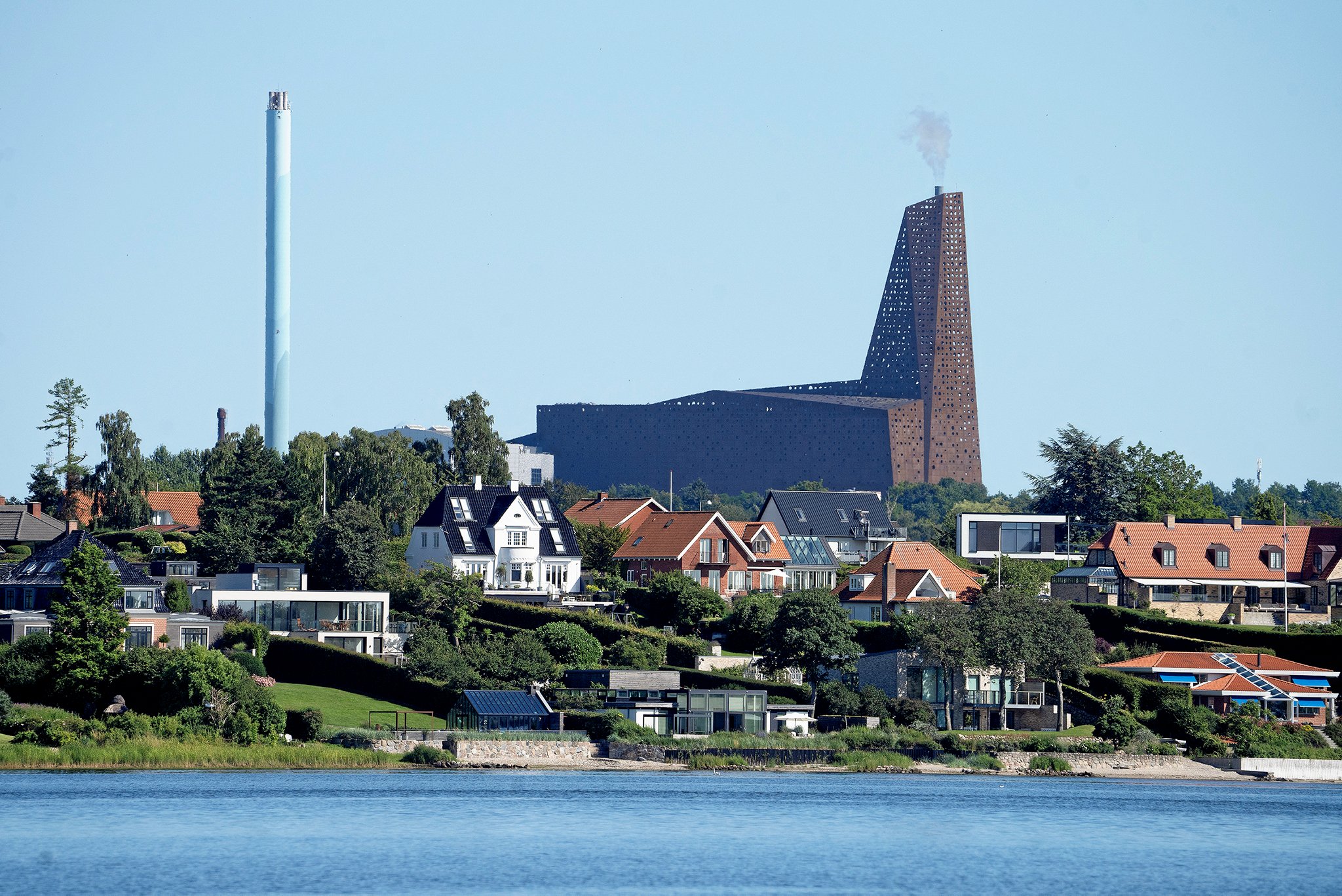 Energitårnet bør blive udfaset i stedet for at satse på dyr og ineffektiv CO2-fangst, som kan stavnsbinde kunderne, mener skribenten.
