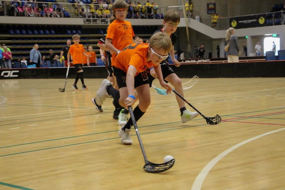 - Vi ved, at fastholdelse af børn og unge i idræt er højere hos de børn, som prøver flere sportsgrene tidligt, fortæller Stephan Grey, som er ungdomsansvarlig.