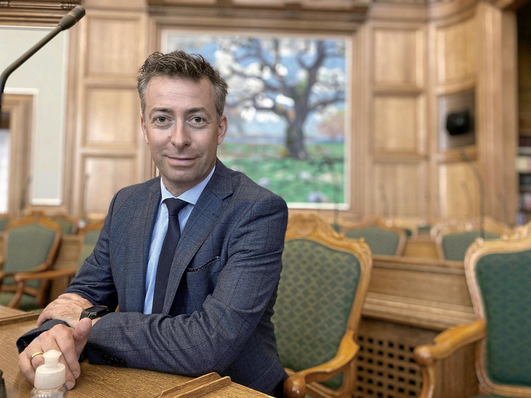 Folketingsmedlem Hans Andersen (V) har tidligere siddet i transportudvalget i Folketinget og stillet spørgsmål til ulykkesfrekrensen på Hillerødmotorvejens forlængelse.