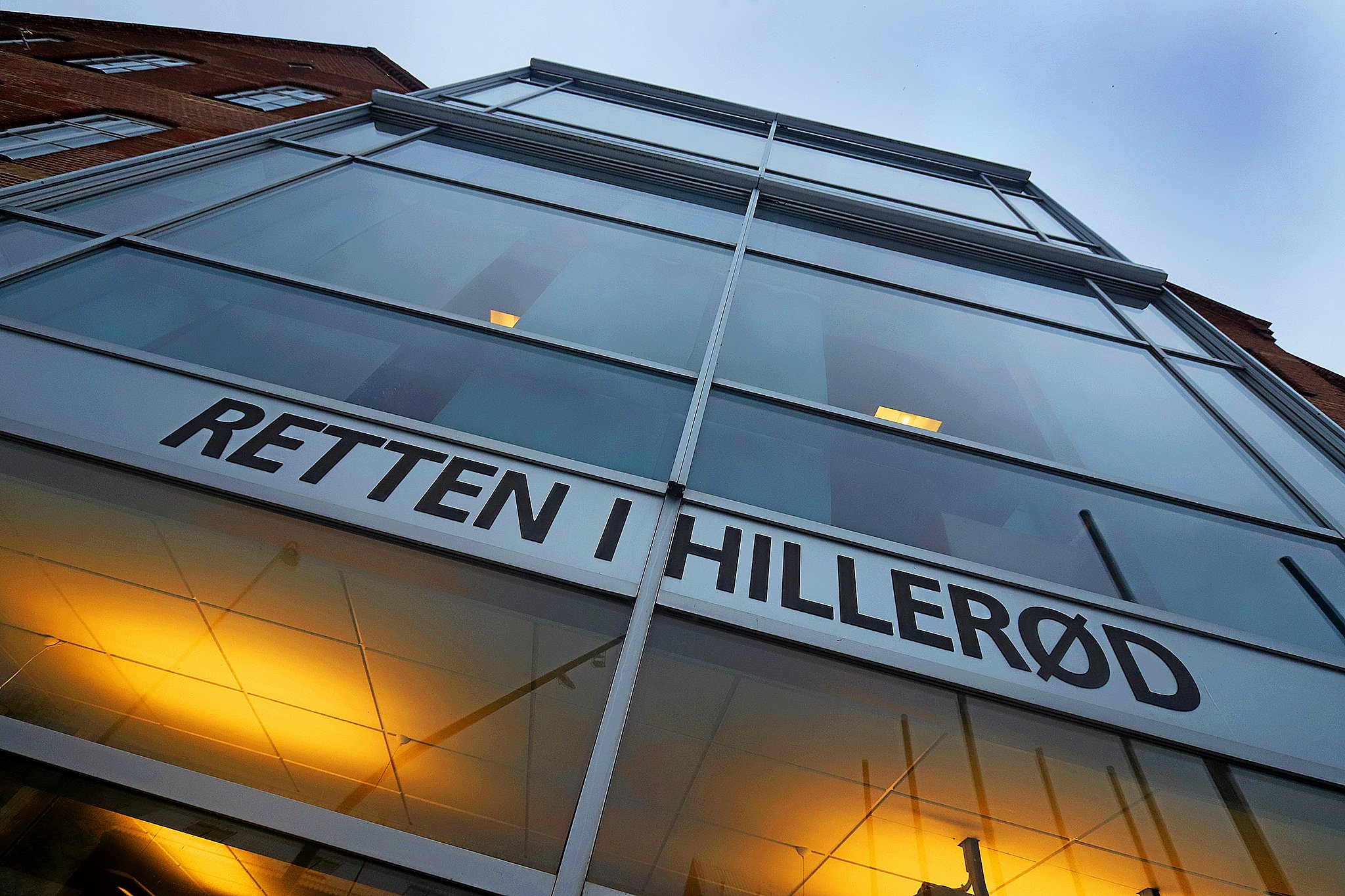 En mand skød i november sin hustru i hovedet med et haglgevær.