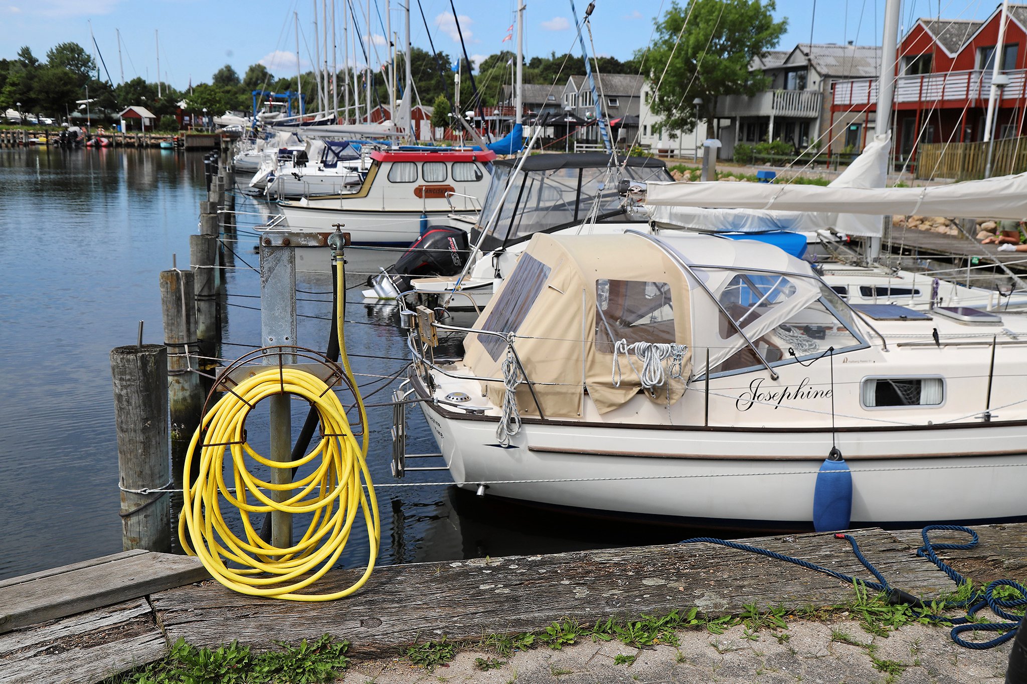 Flere bådejere ved Køge Marina har i den sidste uge haft besøg af udbudne gæster.
