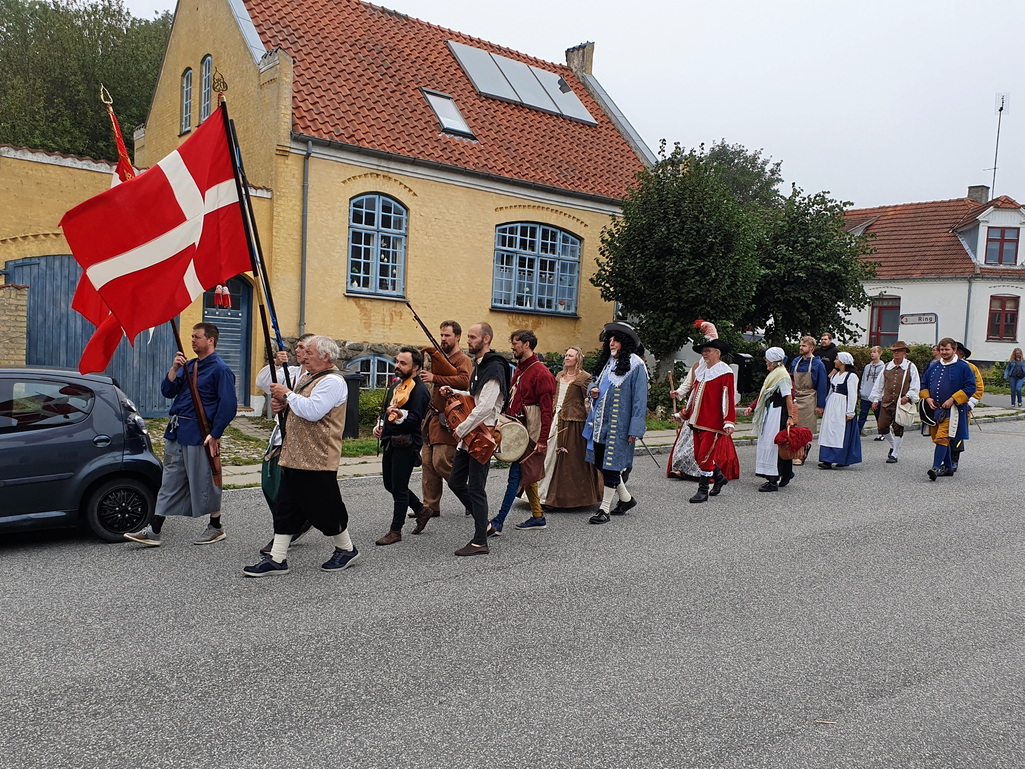 Gøngemarkedet åbnes med et optog gennem byen. - Gøngemarkedet Gøngemarkedet åbnes med et optog gennem byen.