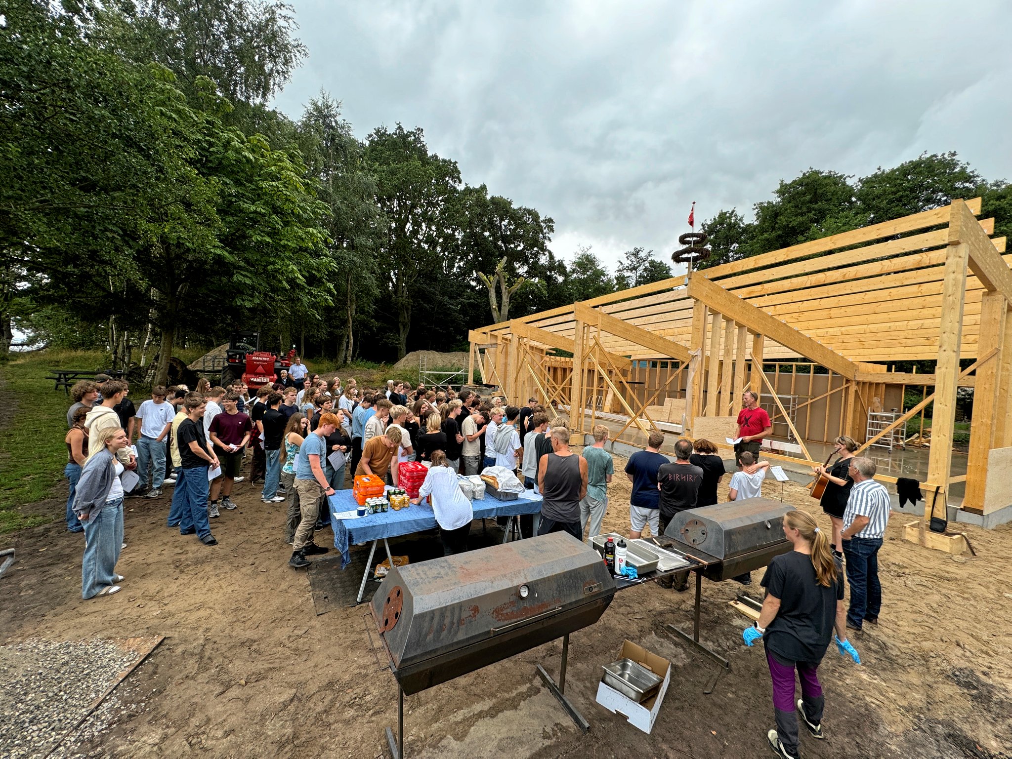 Der har nu været rejsegilde på byggeriet af en 230 kvadratmeter stor ny bygning på Faxehus Efterskole, der forhåbentlig kan tages i brug til jul.