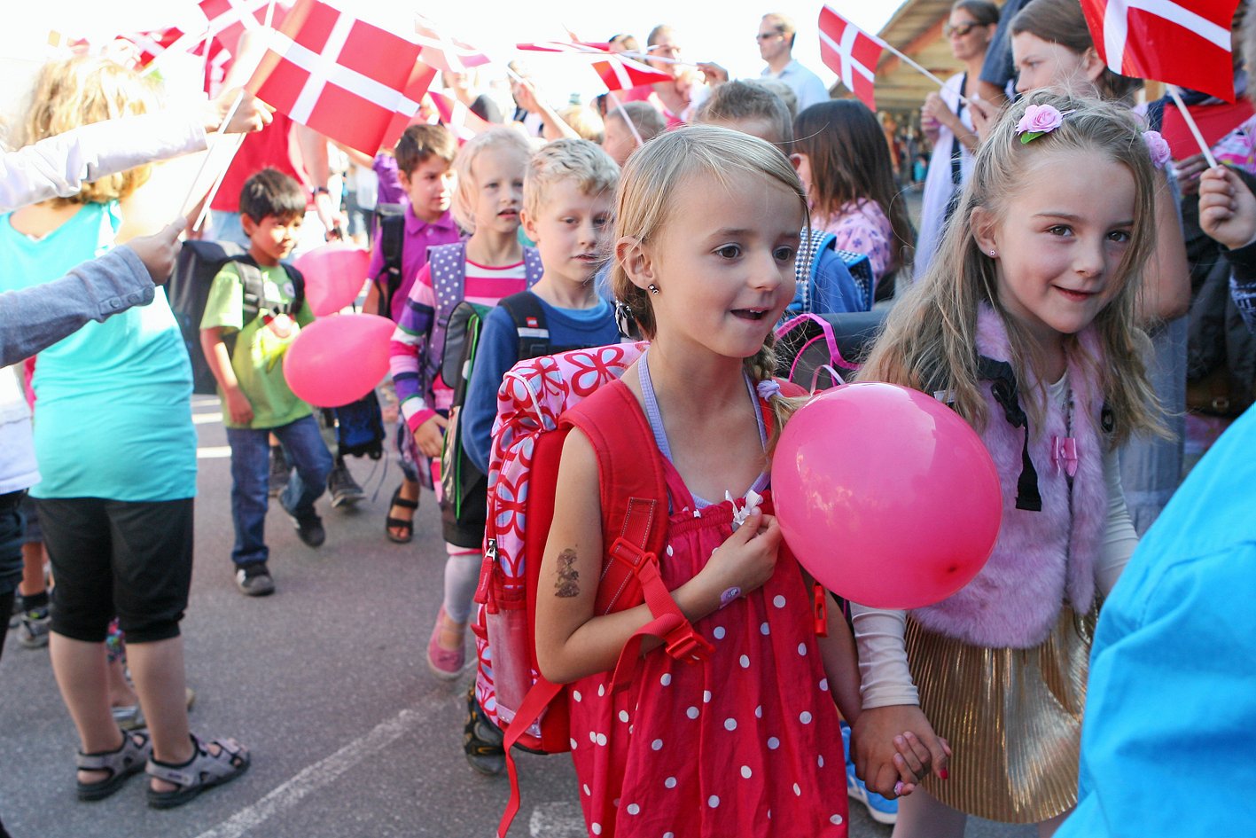 Med forventningsglæde og sommerfugle i maven tropper børnene op til første skoledag. Arkiv