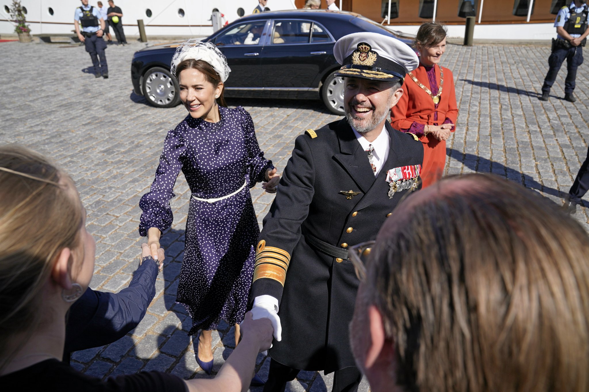 Kong Frederik og dronning Mary ankommer onsdag eftermiddag til Kongekajen med Kongeskibet Dannebrog.