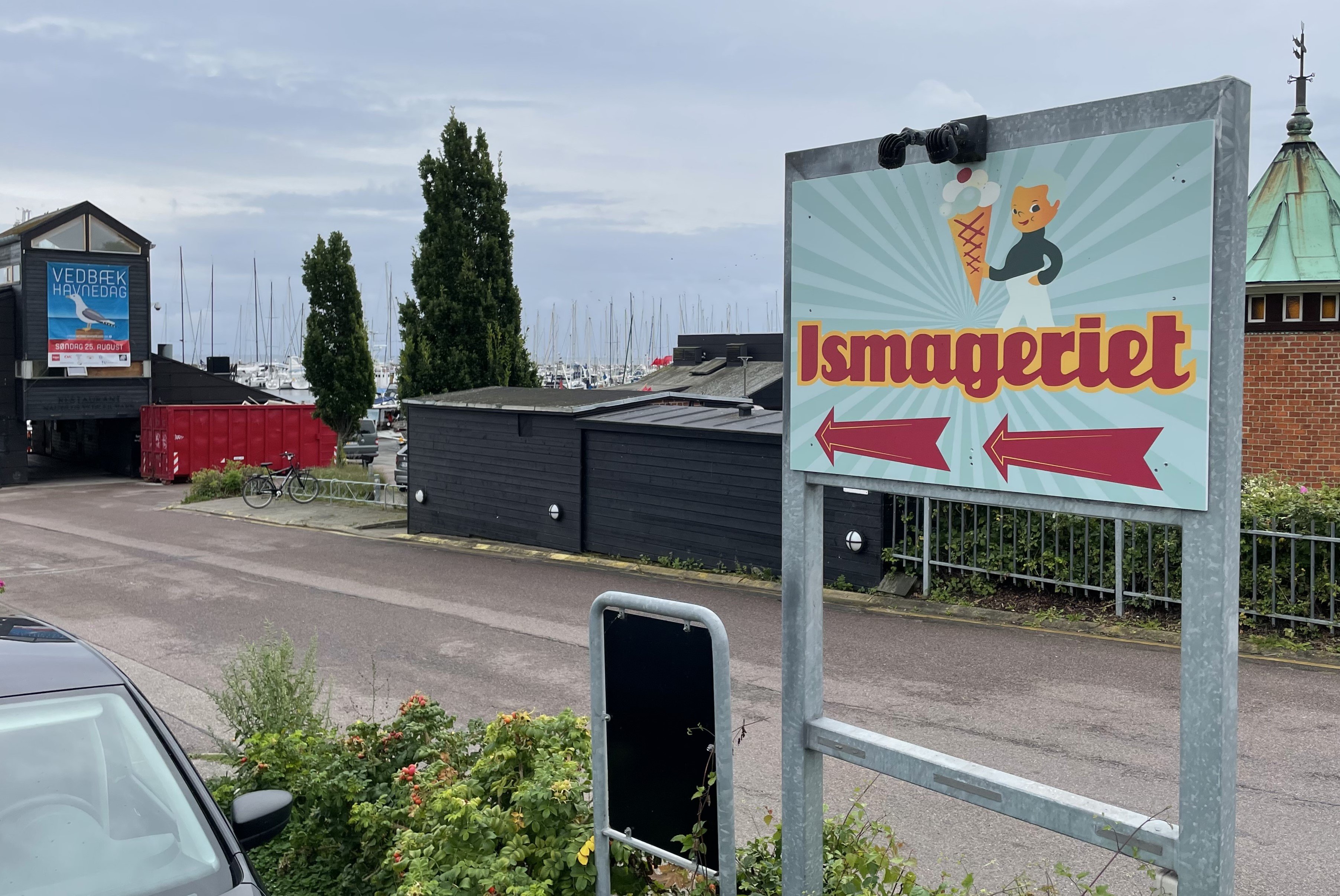 Ismageriets iskiosk på Vedbæk Havn er ramt af en bølge af sure smileys.