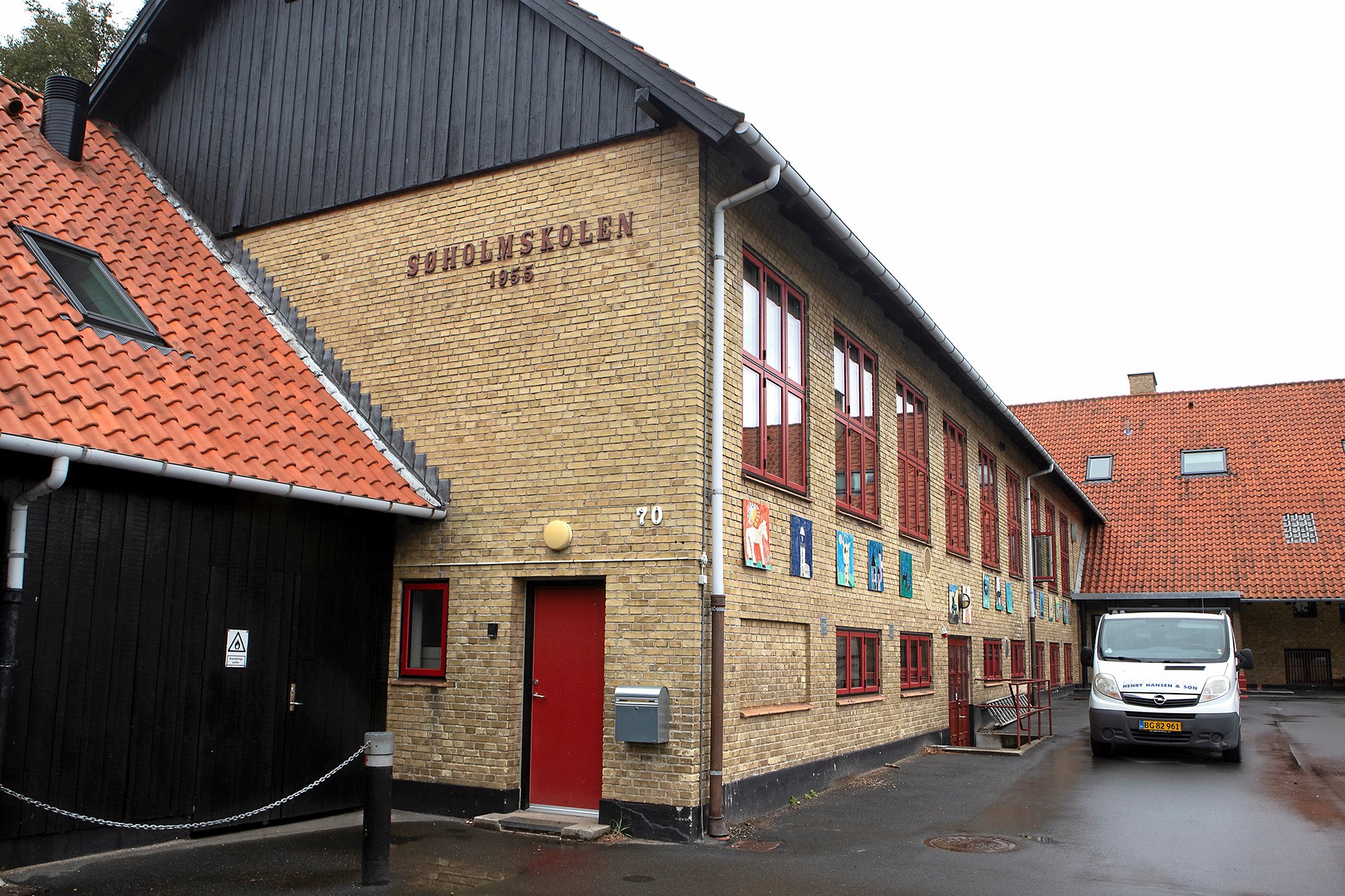Manden arbejde på skolen i Jystrup.
