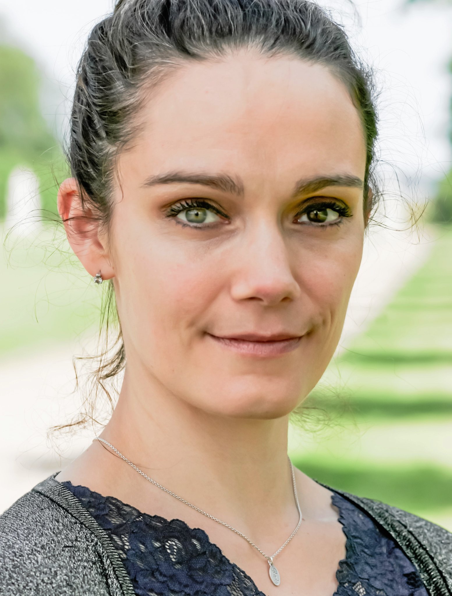 Sanger Charlotte Withen fører deltagerne gennem den danske sang- og salmeskat ved tre nye sangaftener.