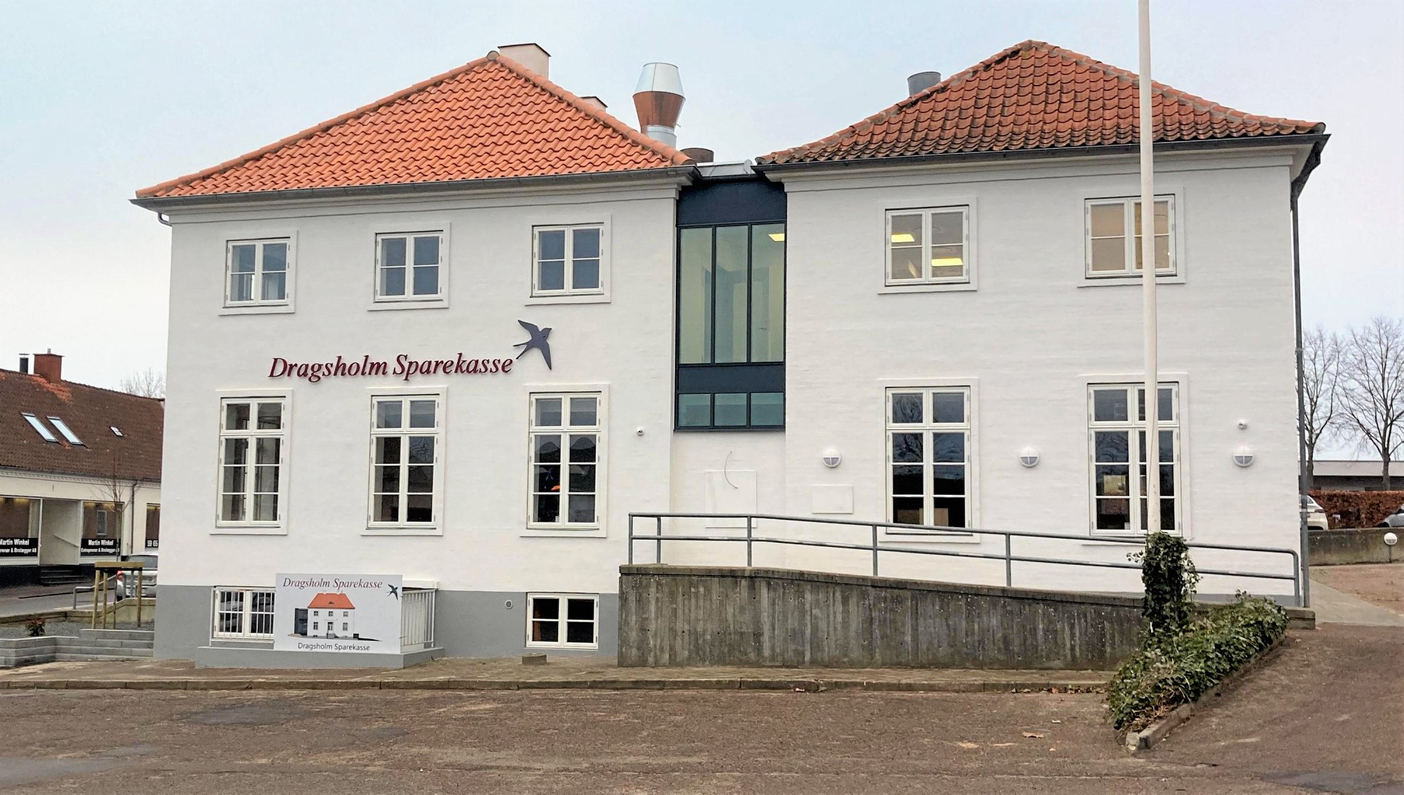 Dragsholm Sparekasse har hovedsæde i Asnæs.
